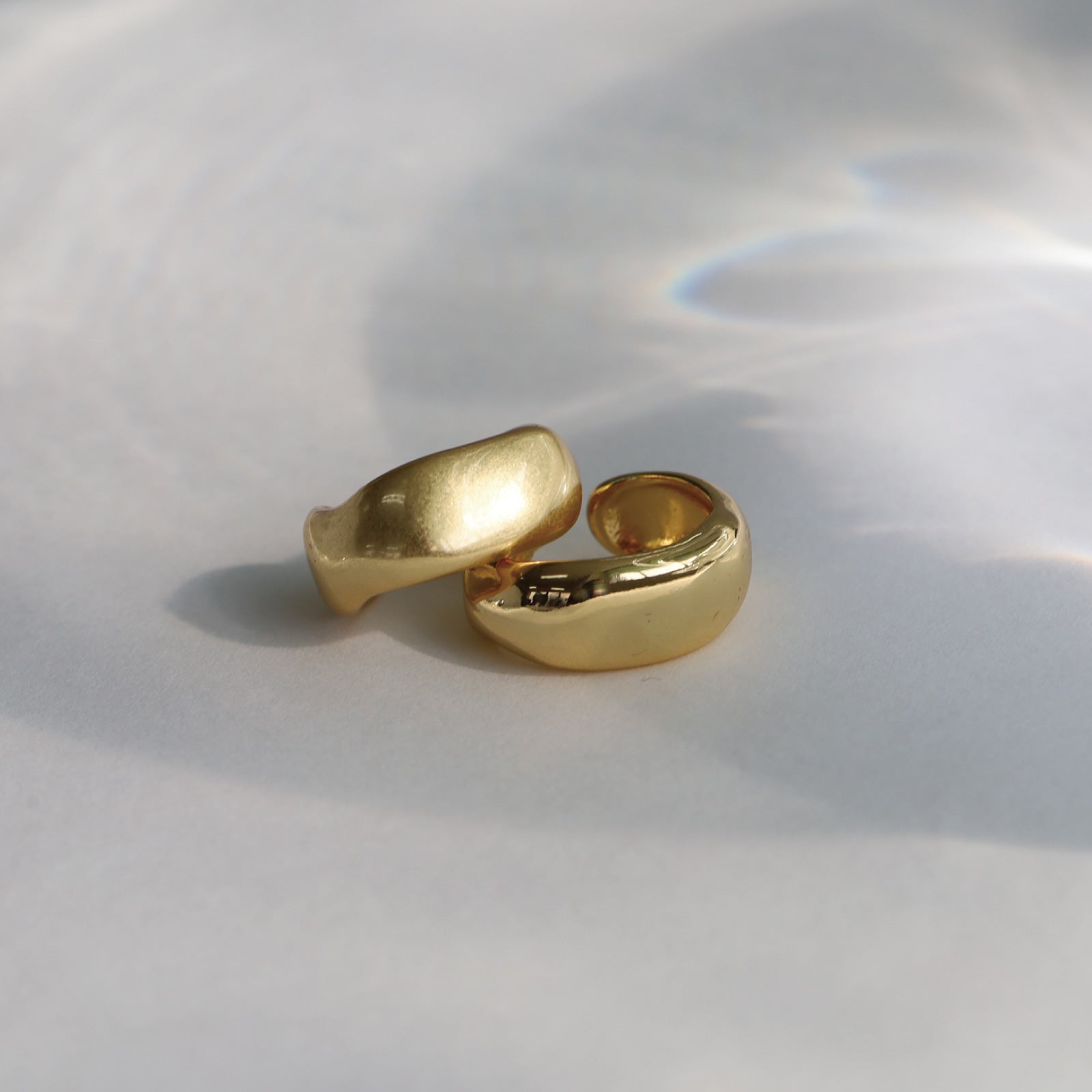 ノエルマーケット Noelmarket イヤーカフ 艶なし マット リング おしゃれ シンプル 片耳用 イヤリング 結婚式 フォーマル （艶あり：ゴールド） 艶あり：ゴールド