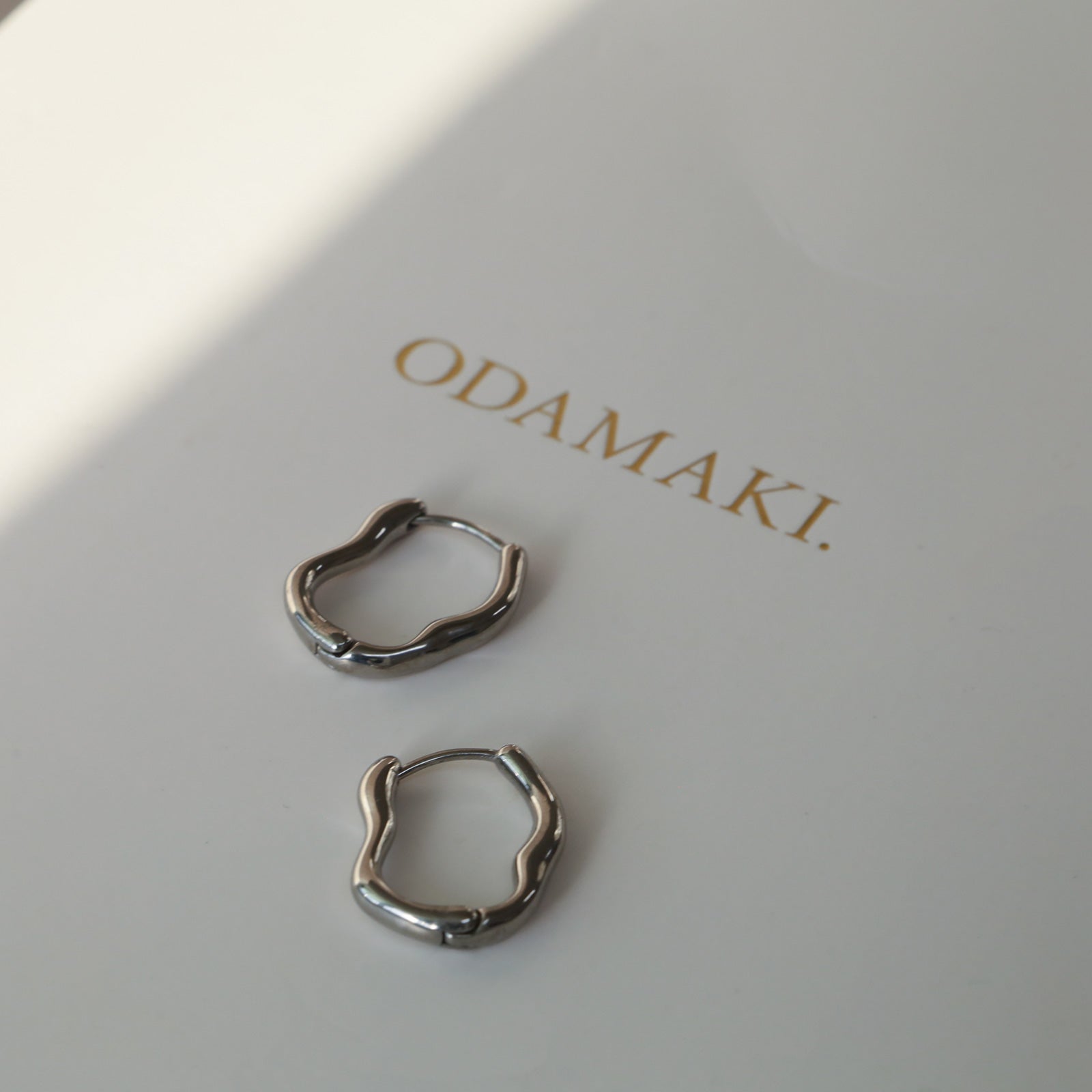 ノエルマーケット Noelmarket ピアス 金属アレルギー フープピアス つけっぱなし 大きめ シンプル 金属アレルギー対応 ステンレス製 （シルバー） シルバー