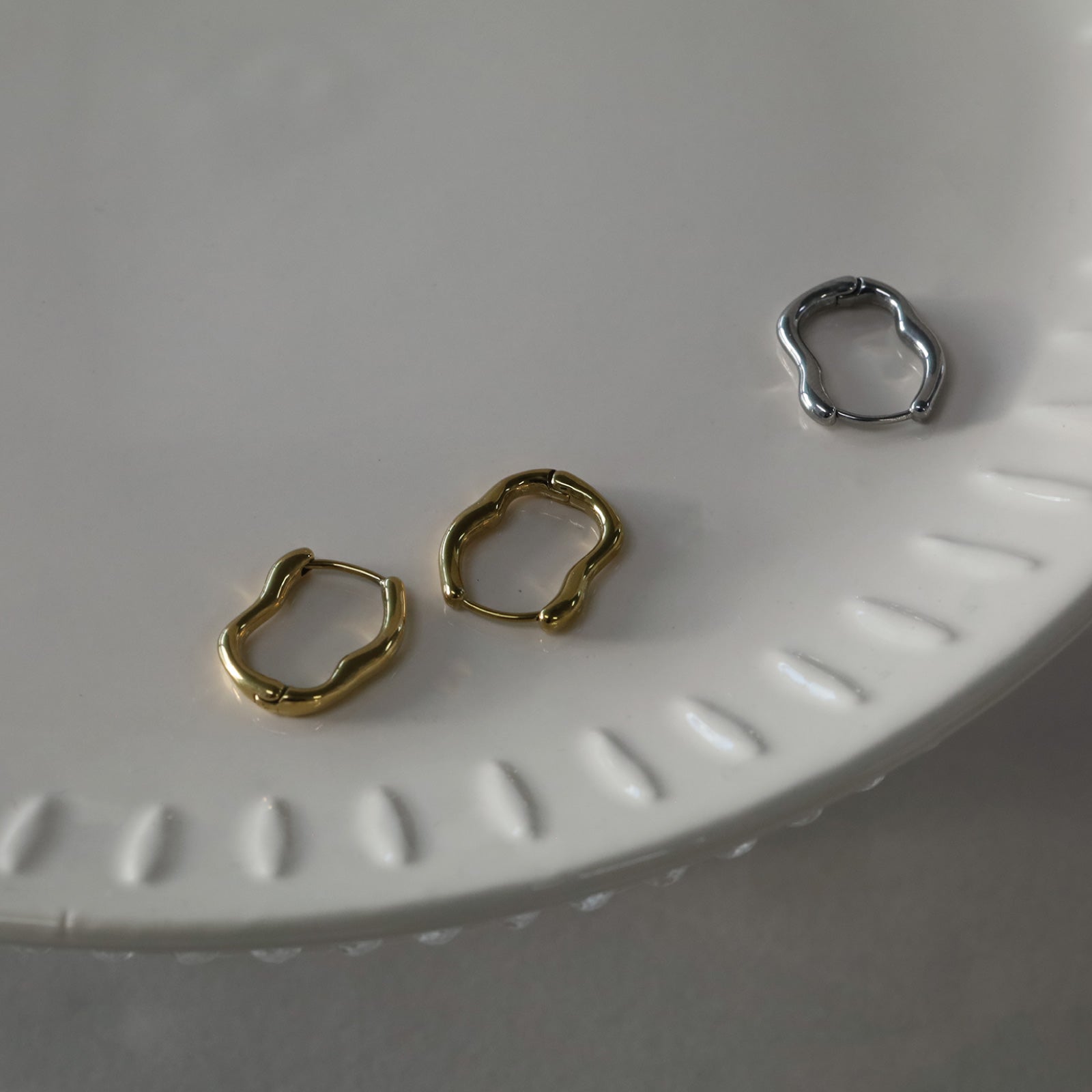 ノエルマーケット Noelmarket ピアス 金属アレルギー フープピアス つけっぱなし 大きめ シンプル 金属アレルギー対応 ステンレス製 （シルバー） シルバー
