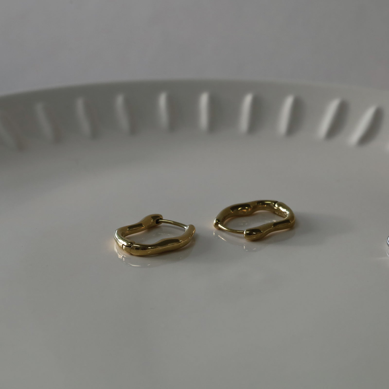 ノエルマーケット Noelmarket ピアス 金属アレルギー フープピアス つけっぱなし 大きめ シンプル 金属アレルギー対応 ステンレス製 （シルバー） シルバー