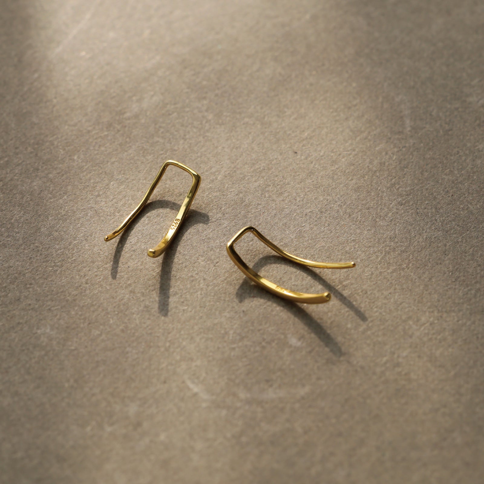 ノエルマーケット Noelmarket ピアス 金属アレルギー対応 つけっぱなし キャッチレス 小さめ ニッケルフリー フック レディ ース シンプル （シルバー） シルバー