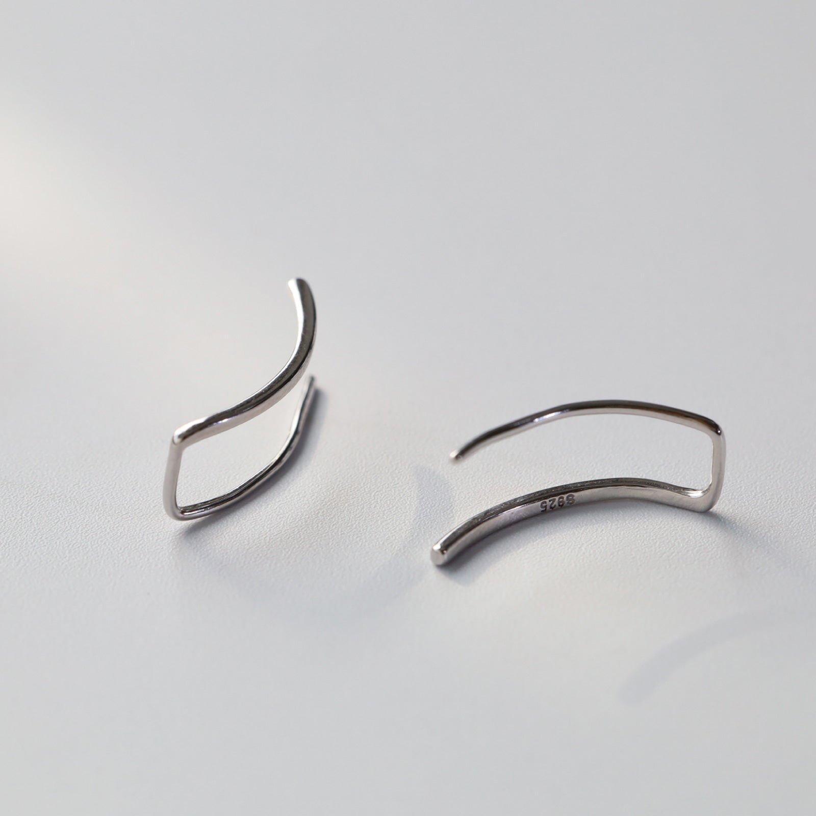 ノエルマーケット Noelmarket ピアス 金属アレルギー対応 つけっぱなし キャッチレス 小さめ ニッケルフリー フック レディ ース シンプル （シルバー） シルバー