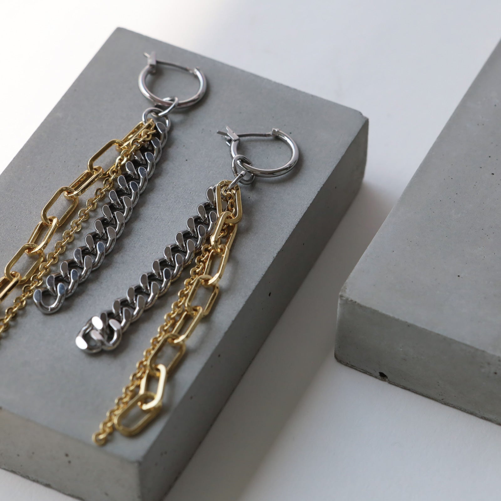 ノエルマーケット Noelmarket ピアス 金属アレルギー対応 フープ フープピアス つけっぱなし 大きめ 揺れるピアス （ゴールド） ゴールド
