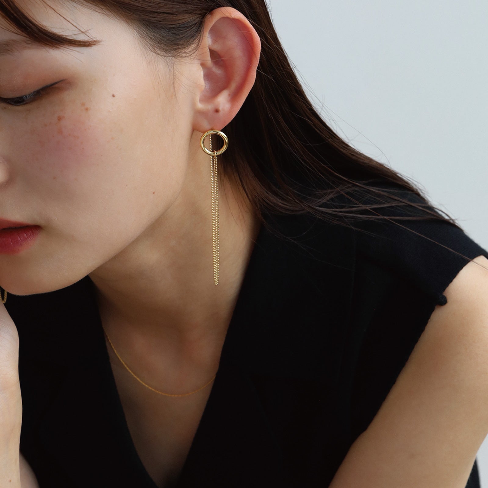 ノエルマーケット Noelmarket ピアス 金属アレルギー対応 チェーンが揺れる ロングピアス ステンレス製 （ゴールド） ゴールド