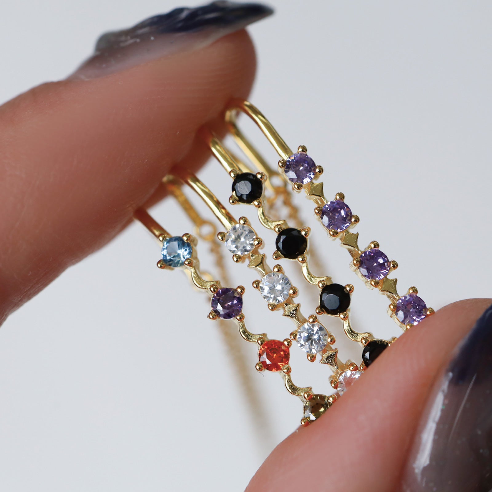 ノエルマーケット Noelmarket ピアス 金属アレルギー つけっぱなし おしゃれなチェーンピアス 星 月 ニッケルフリー キャッチレス （ゴールド） ブラック