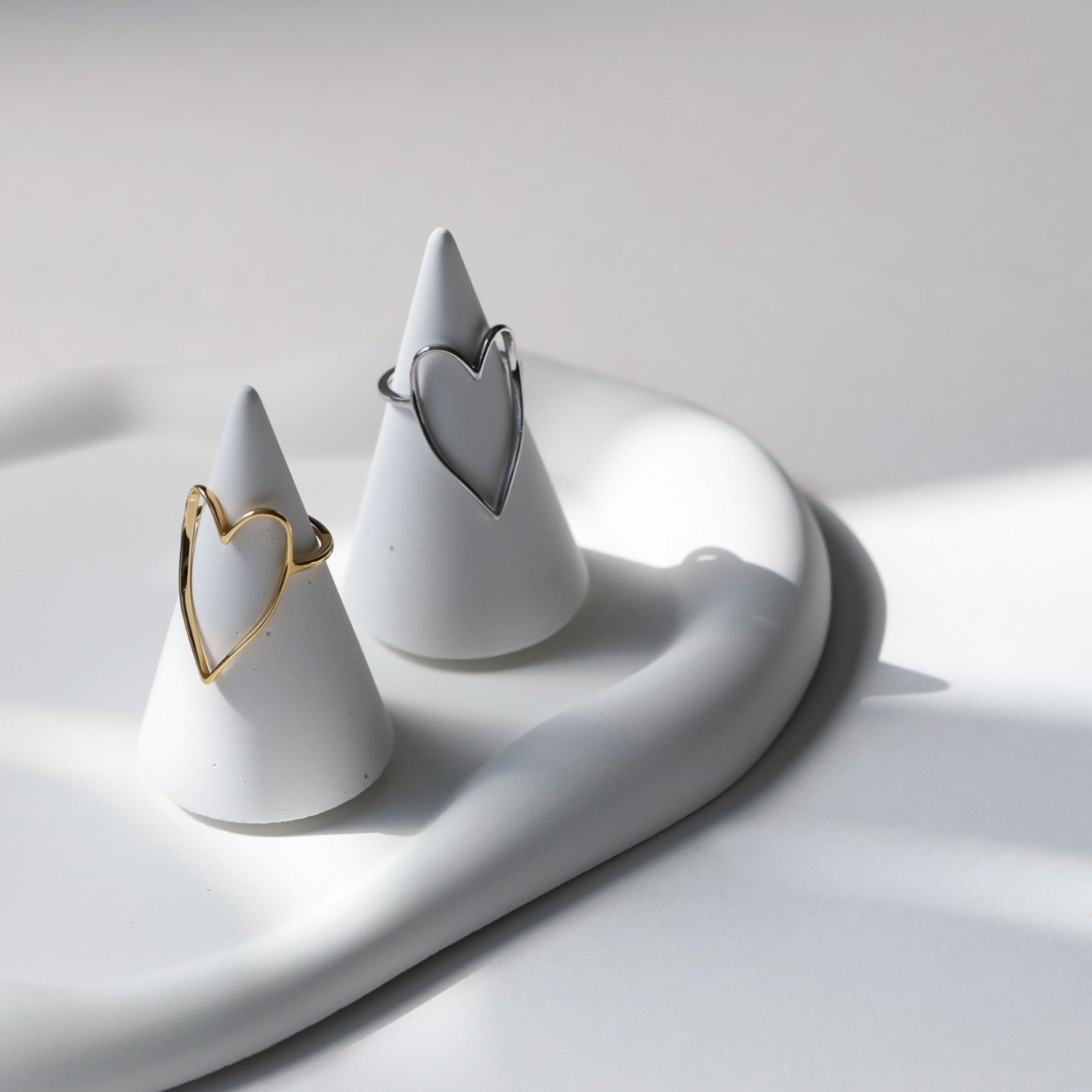 ノエルマーケット Noelmarket 甘さを抑えた 大人のためのオープンハートリング  [金属アレルギー対応] （ゴールド） ゴールド