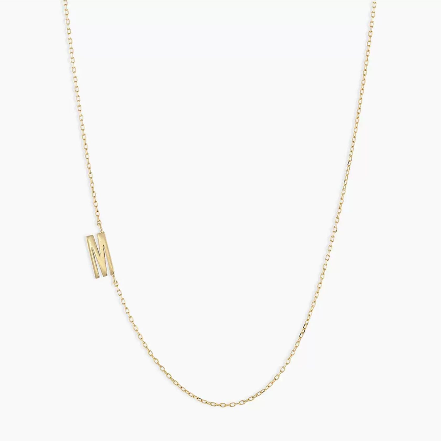 ノエルマーケット Noelmarket シンプルに、特別を纏う イニシャルネックレス 金属アレルギー対応 （M） M