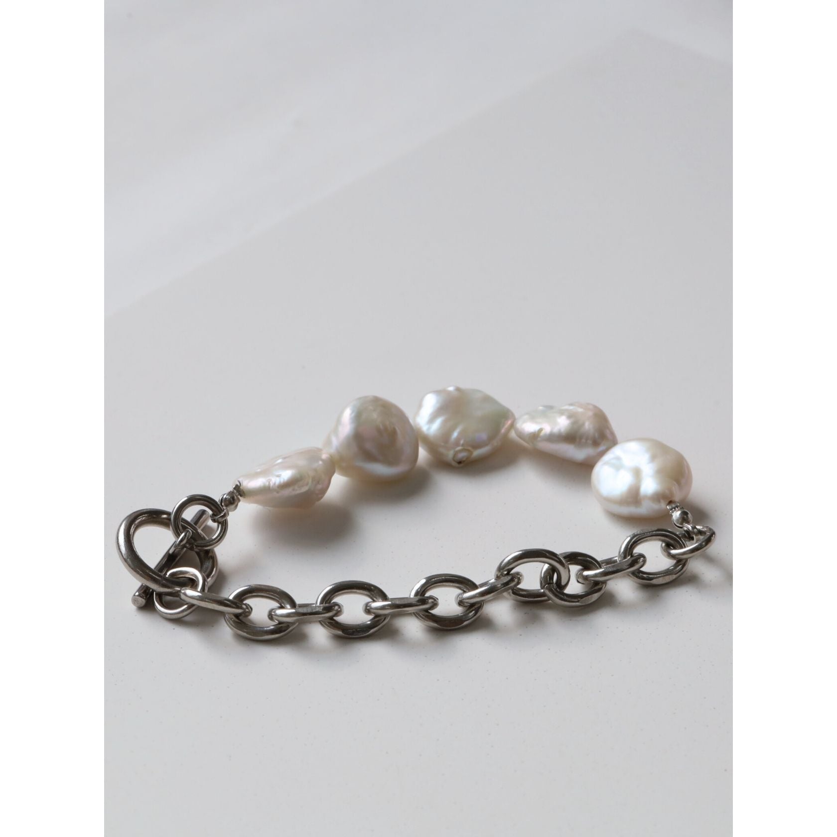 ノエルマーケット Noelmarket 上品とモードが調和する 淡水パール×ステンレスのチェーンブレスレット 金属アレルギー対応 ハンドメイド （シルバー） シルバー