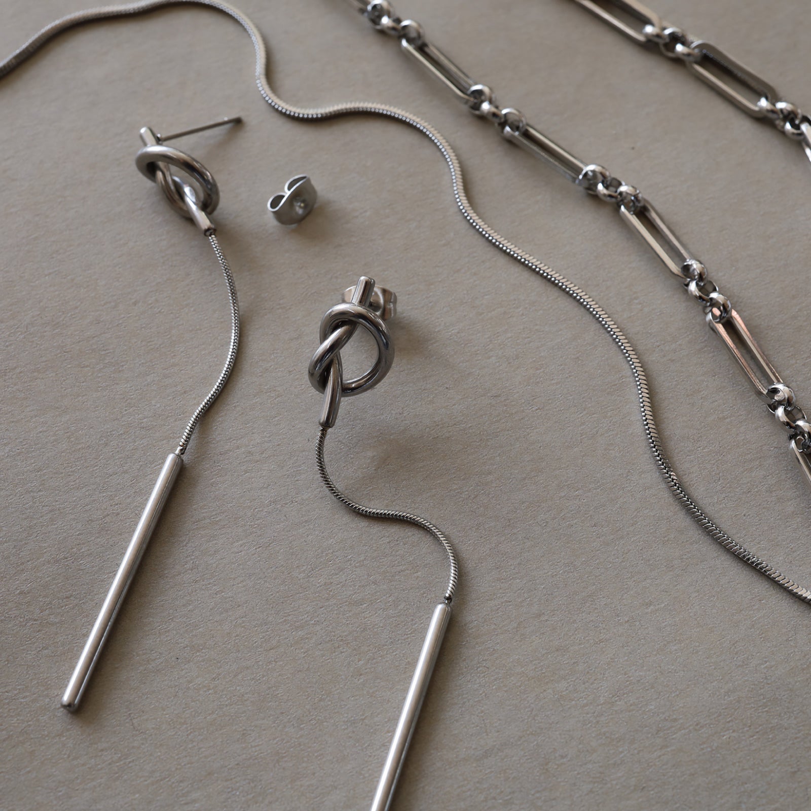 ノエルマーケット Noelmarket ピアス 金属アレルギー対応 つけっぱなし 18k シンプル 人気 上品 両耳用 パーティー レディース アクセサリー 女性 大人 彼女 誕生日 プレゼント おしゃれ （シルバー） シルバー