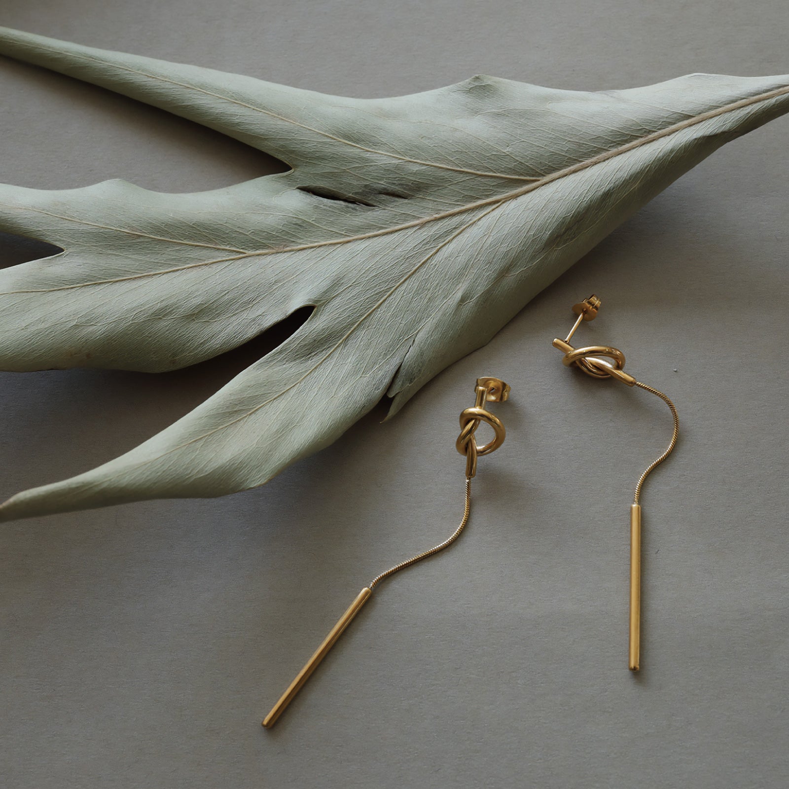 ノエルマーケット Noelmarket ピアス 金属アレルギー対応 つけっぱなし 18k シンプル 人気 上品 両耳用 パーティー レディース アクセサリー 女性 大人 彼女 誕生日 プレゼント おしゃれ （シルバー） シルバー