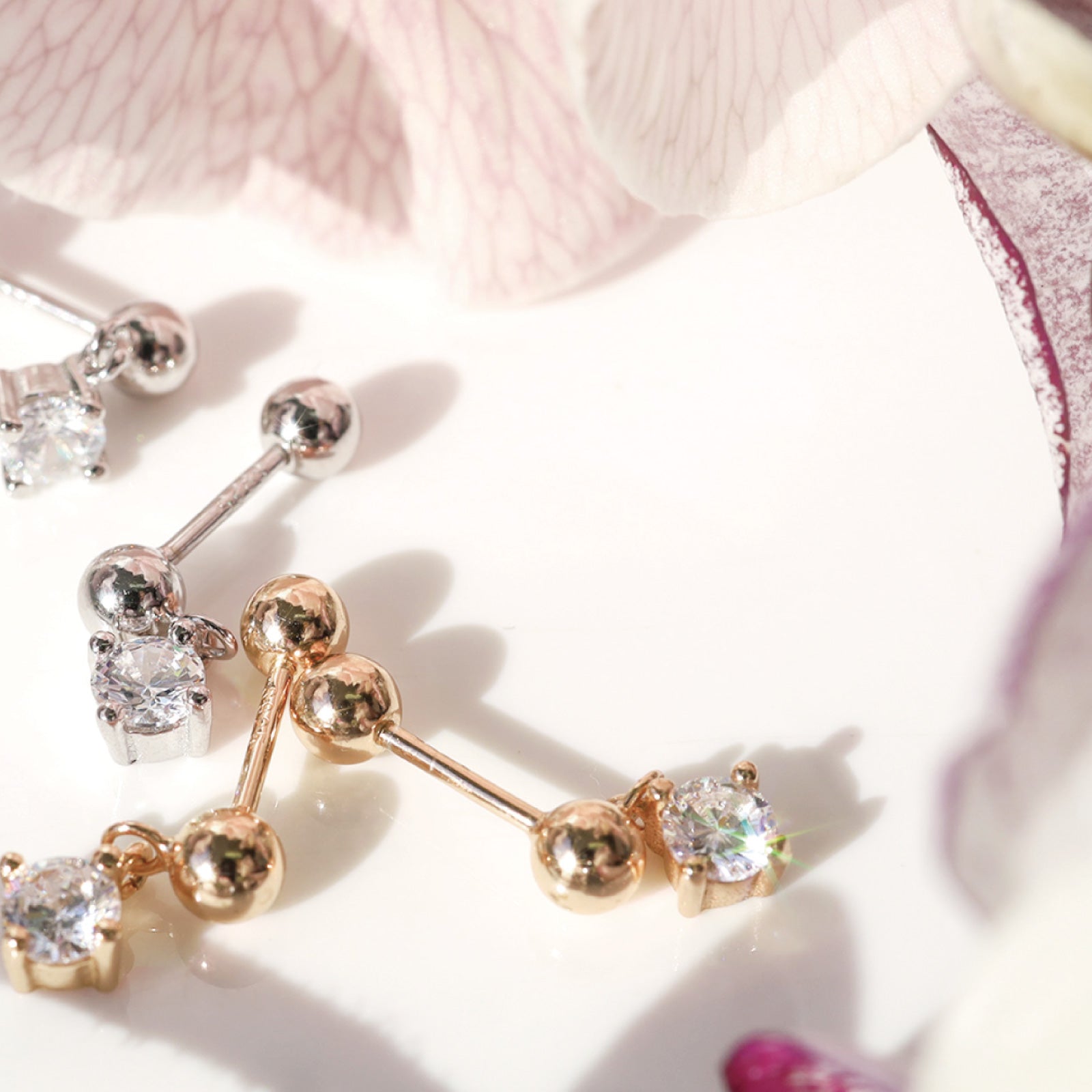 ノエルマーケット Noelmarket ピアス 金属アレルギー対応 ダイヤ 小ぶり つけっぱなし 18k シンプル 仕事 人気 上品 揺れる 大人 彼女 誕生日 プレゼント