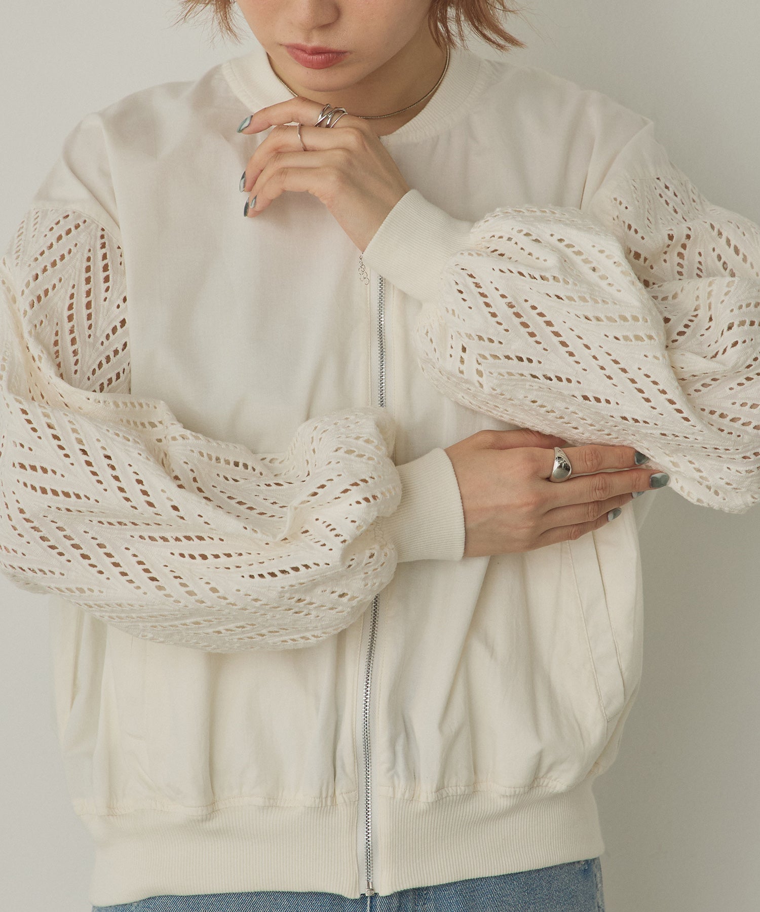 ノイア Noia コットンシフリー 袖刺繍ブルゾン （オフホワイト） オフホワイト