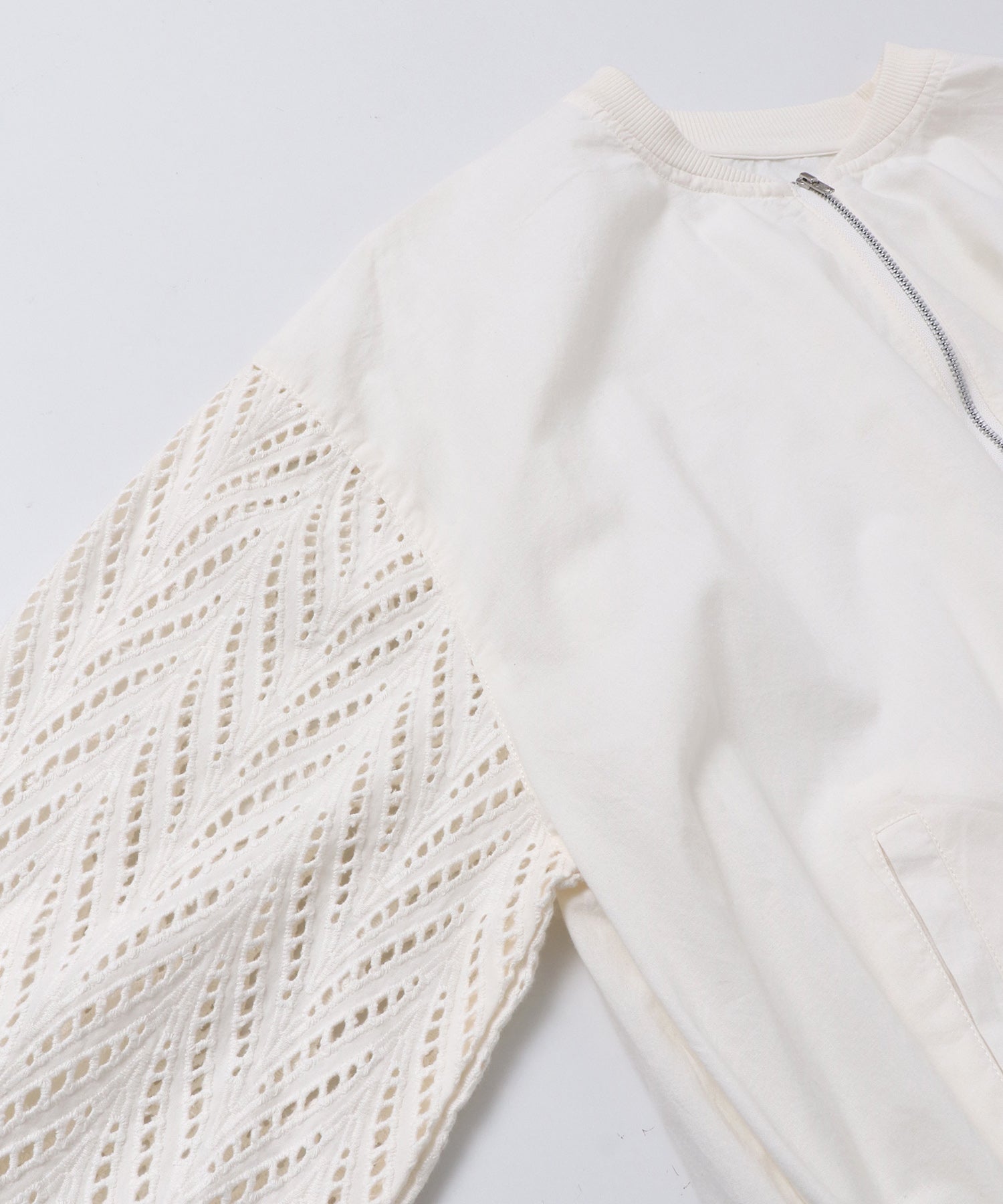 ノイア Noia コットンシフリー 袖刺繍ブルゾン （オフホワイト） オフホワイト