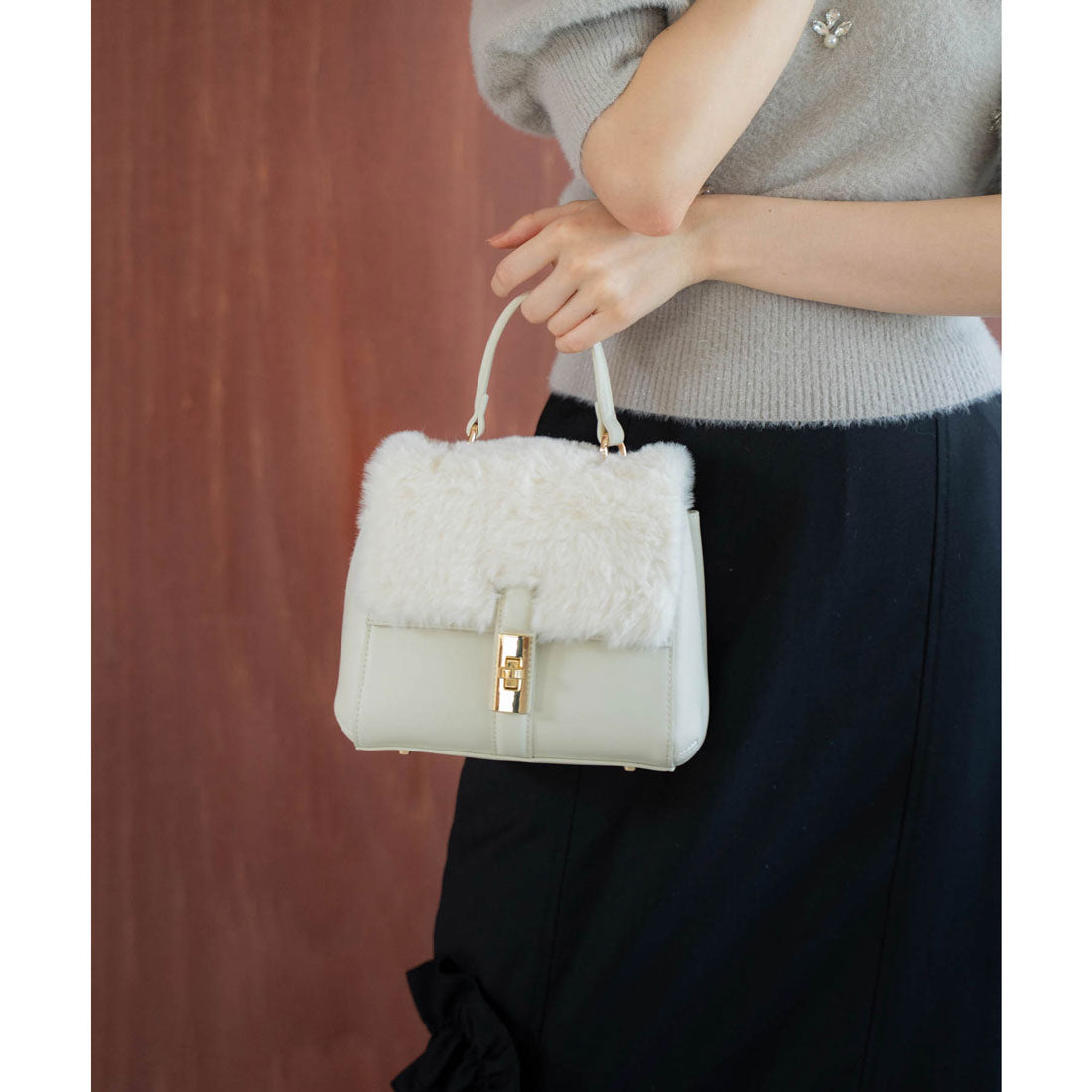 ノエラ NOELA ワンハンドル2WAYファーフラップバッグ （オフホワイト） オフホワイト