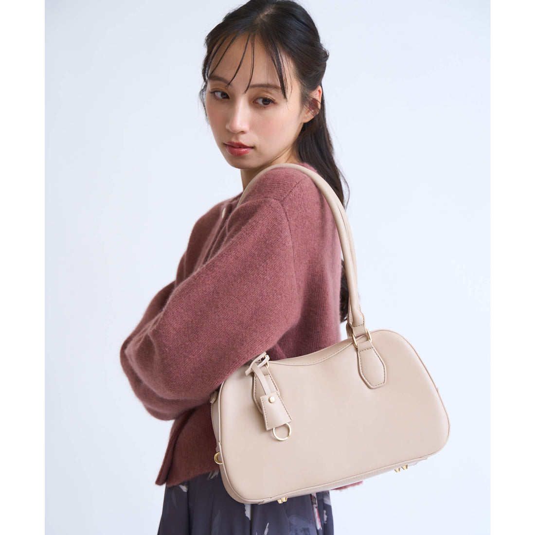 ノエラ NOELA  カーブラインボストンバッグ （ベージュ） ベージュ