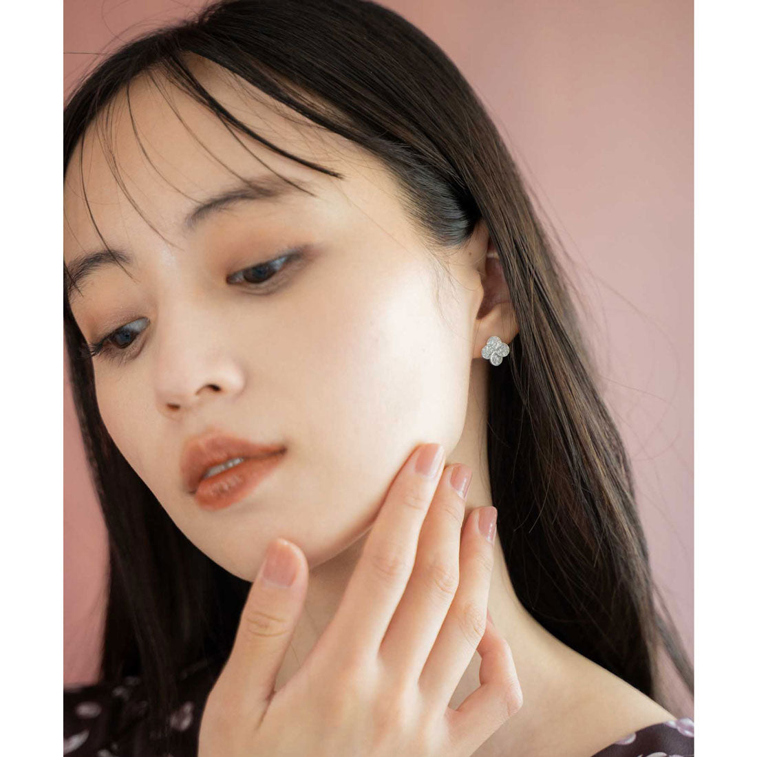ノエラ NOELA フラワービジューピアス （シルバー） シルバー
