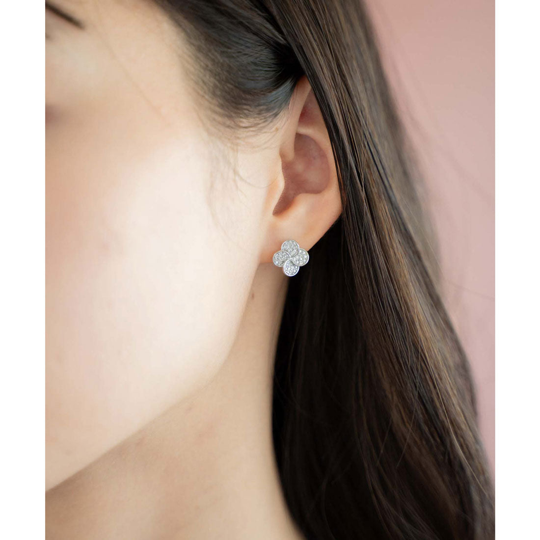 ノエラ NOELA フラワービジューピアス （シルバー） シルバー