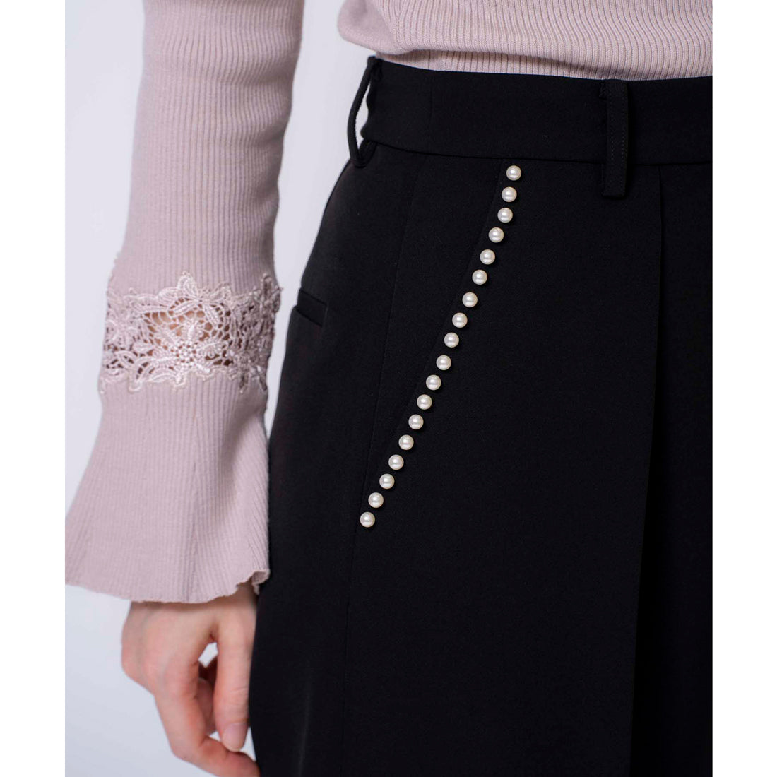 ノエラ NOELA サス付きタックパンツ （ブラック） ブラック