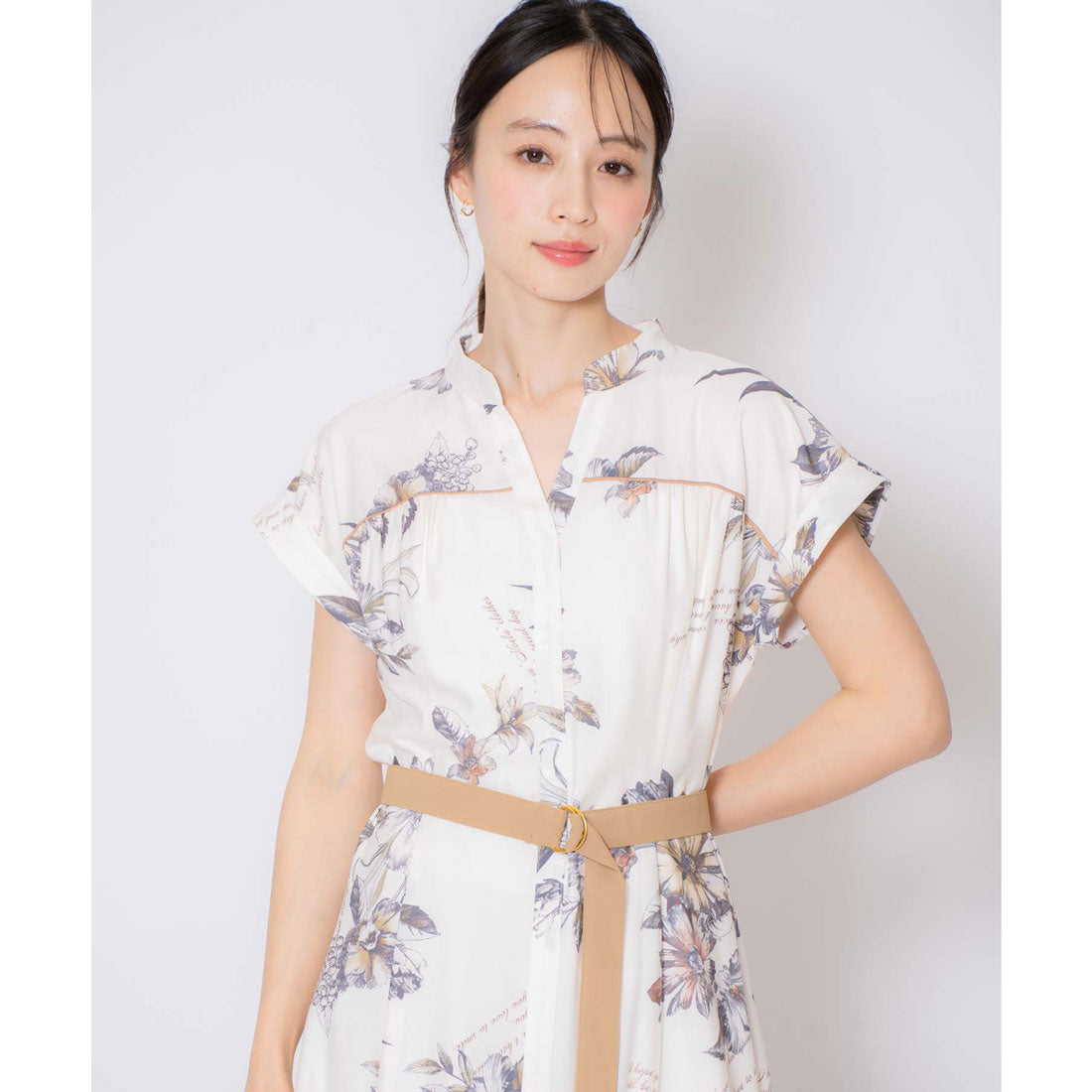 ノエラ Noela 【15周年】スカーフ柄シャツワンピース （ベージュ） ベージュ