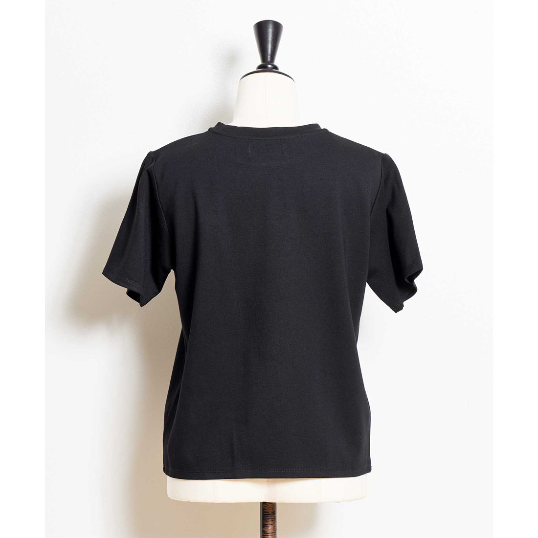 ノエラ NOELA ロゴエンブレムTシャツ （ブラック） ブラック