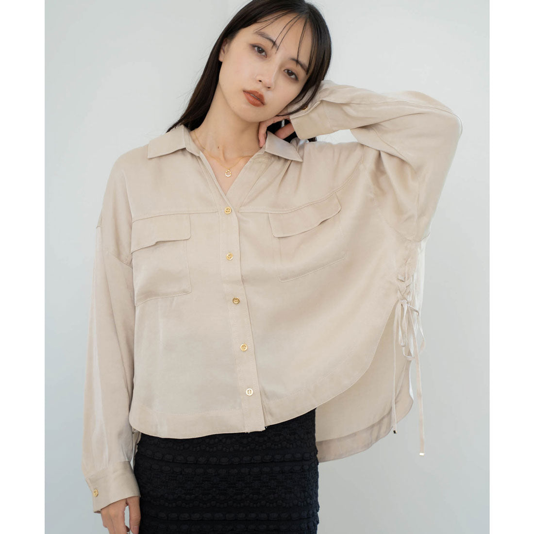 ノエラ NOELA サイドリボンサテンシャツ （ベージュ） ベージュ