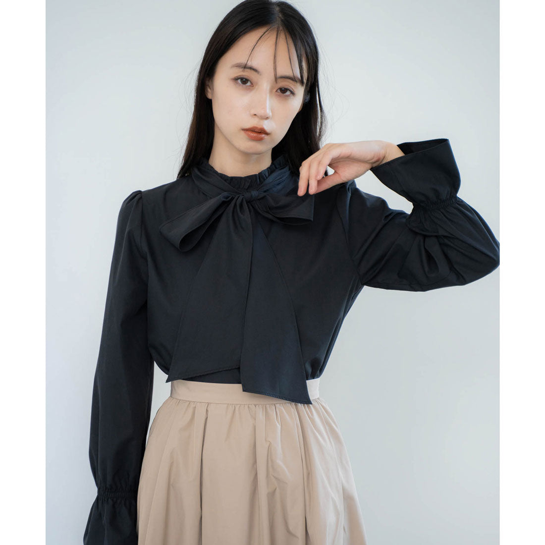ノエラ NOELA ボウタイフリルブラウス （ブラック） ブラック