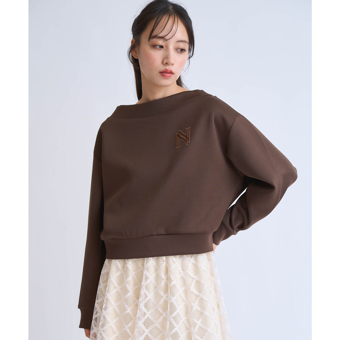 ノエラ Noela フェルト刺繍ロゴポンチトップス （チャ） チャ