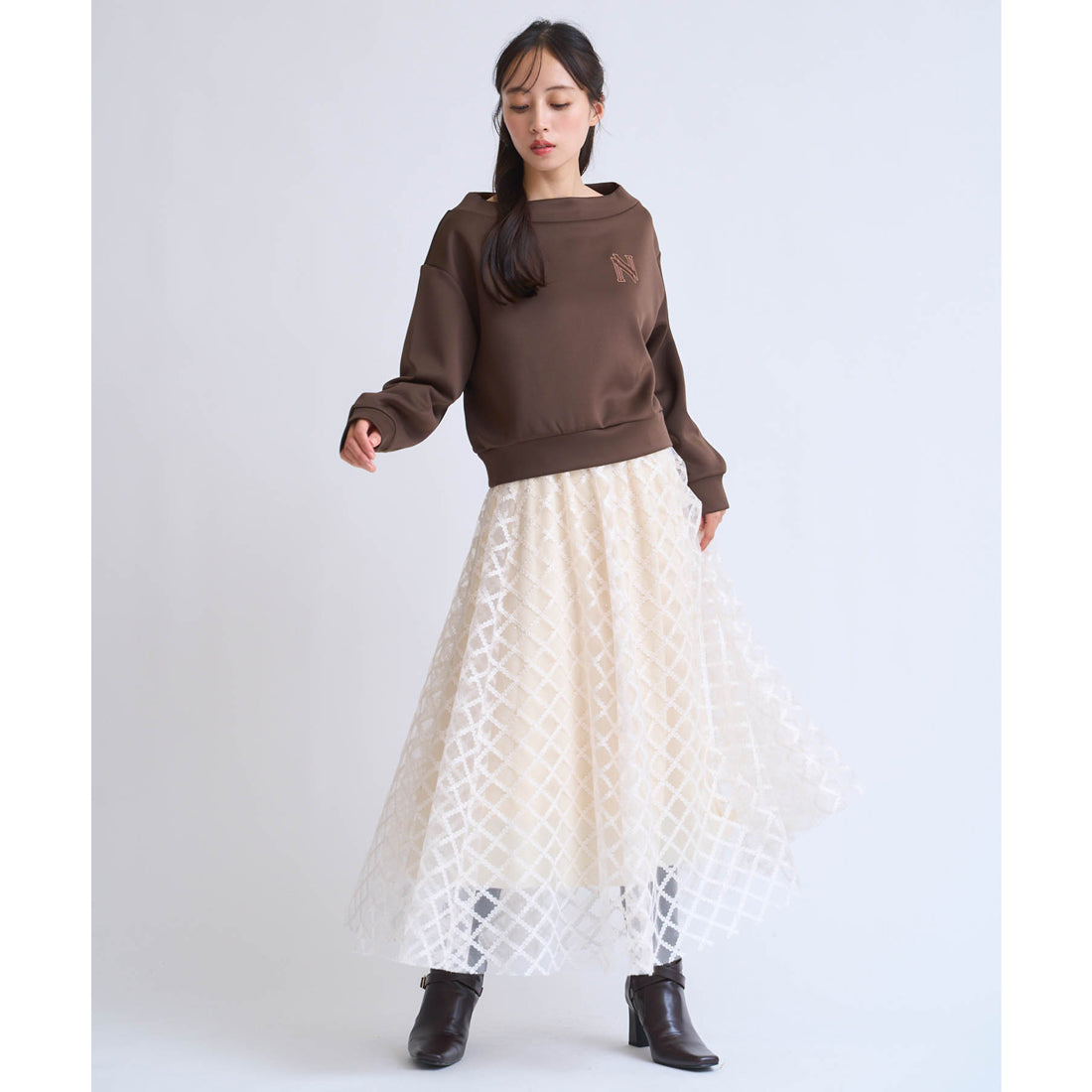 ノエラ Noela フェルト刺繍ロゴポンチトップス （チャ） チャ