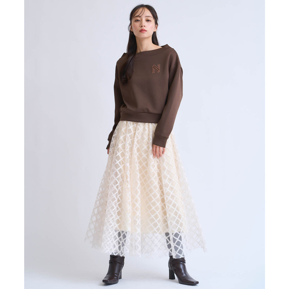 ノエラ Noela フェルト刺繍ロゴポンチトップス （チャ） チャ