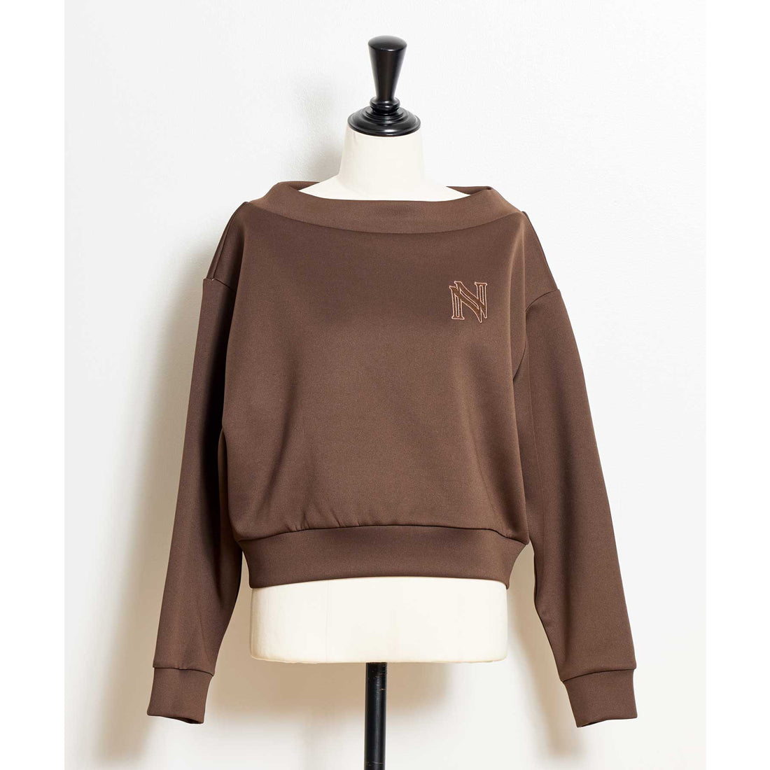 ノエラ Noela フェルト刺繍ロゴポンチトップス （チャ） チャ