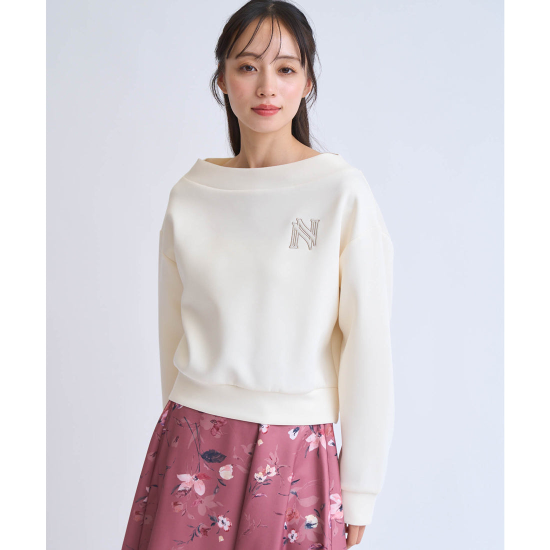 ノエラ Noela フェルト刺繍ロゴポンチトップス （オフホワイト） オフホワイト