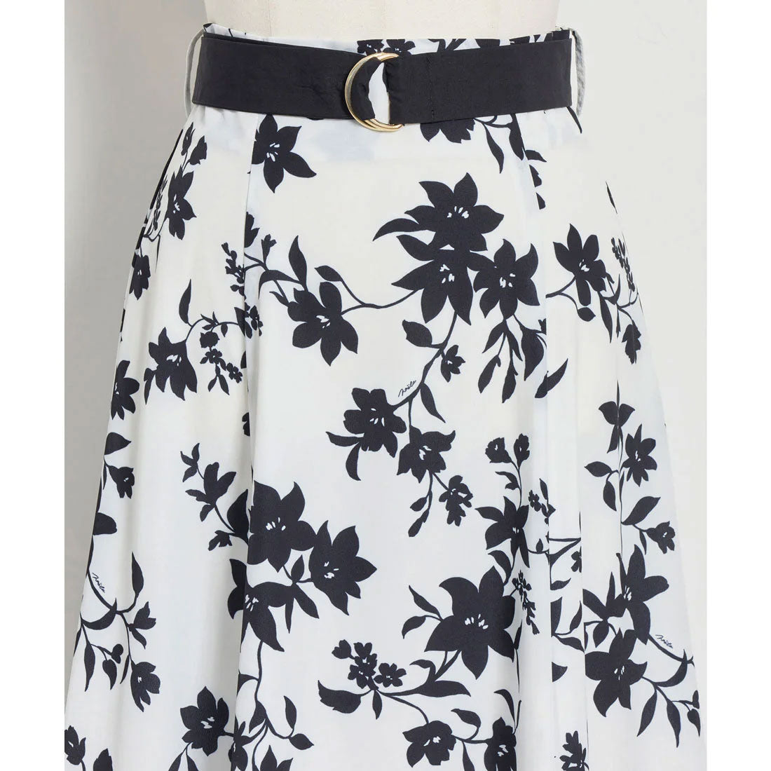 ノエラ Noela 単色花柄フレアスカート