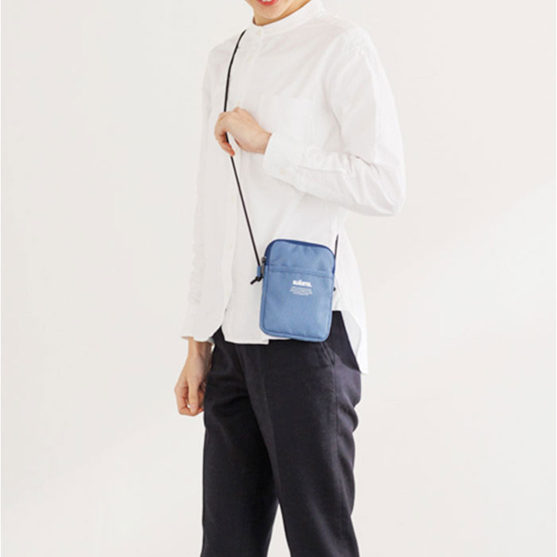 バックヤードファミリー BACKYARD FAMILY HJARTA ヤッタ スマホポーチ （ブルー） ブルー