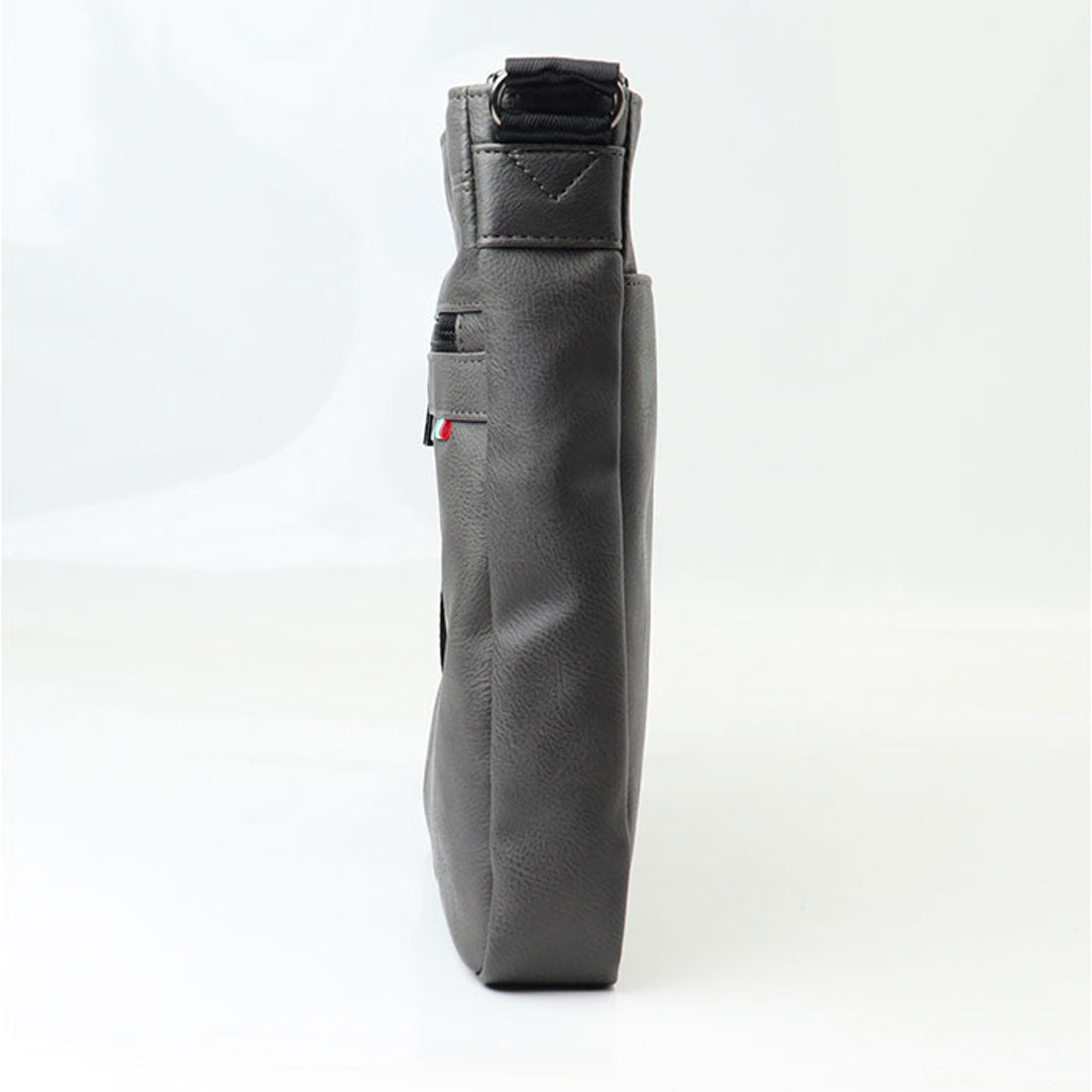 バックヤードファミリー BACKYARD FAMILY BURNINGSTAR 合皮ショルダーバッグ 縦型 （ブラック） ブラック