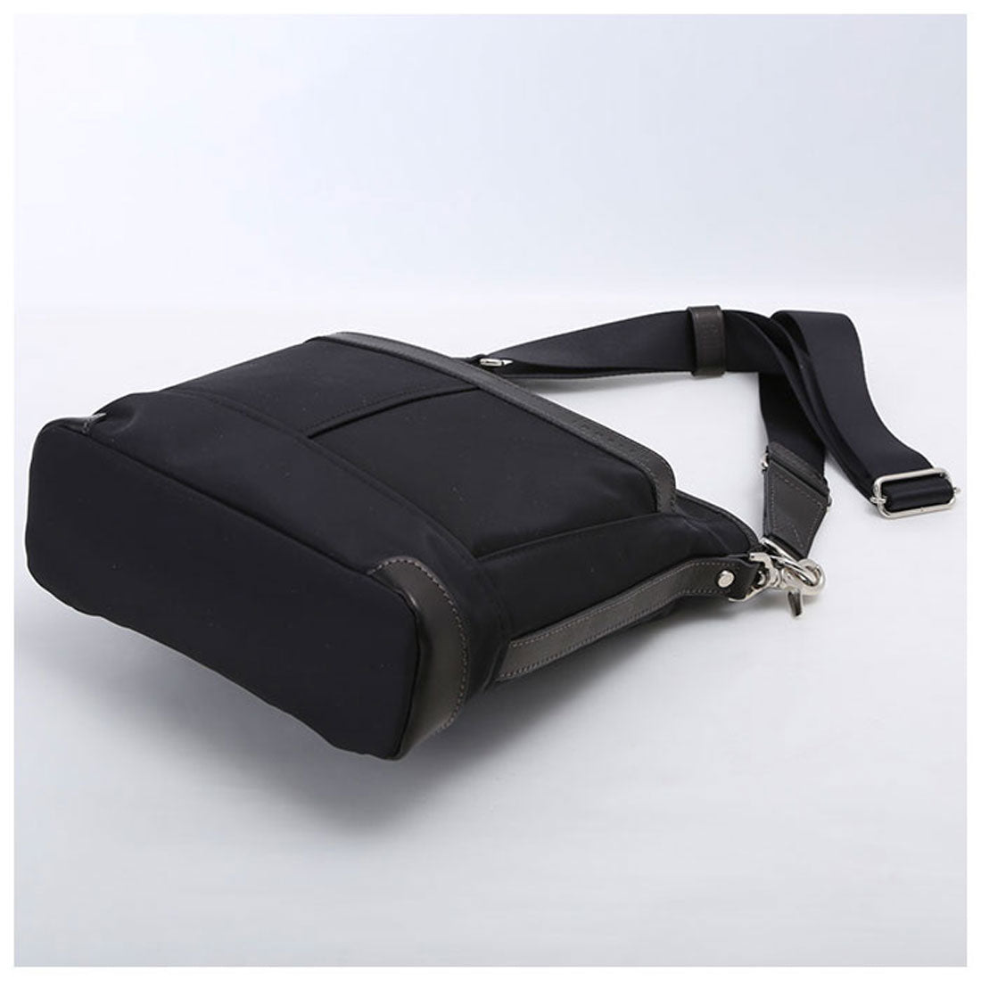 バックヤードファミリー BACKYARD FAMILY INNFITH vivace 2WAY縦型ショルダーバッグ 55127