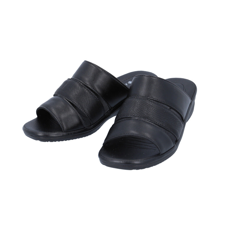Backyard Family pansy Daily Sandals