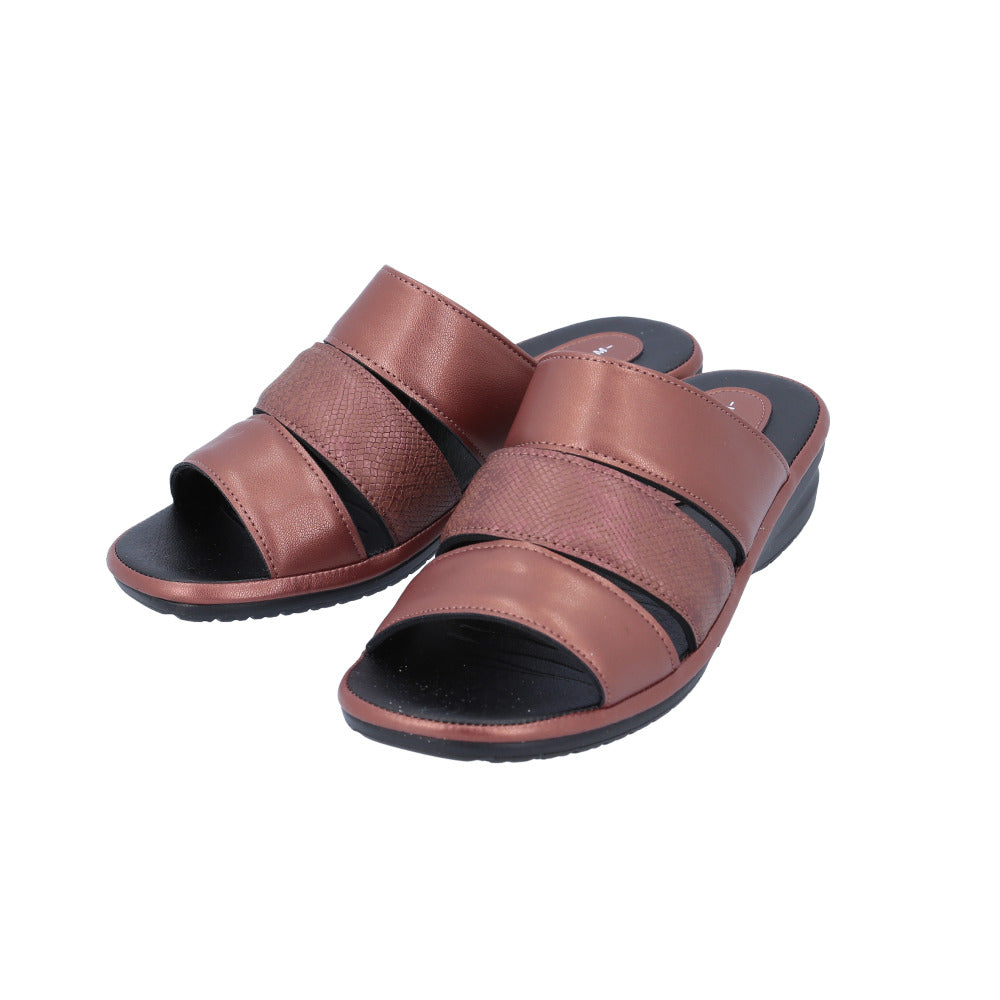 Backyard Family pansy Daily Sandals