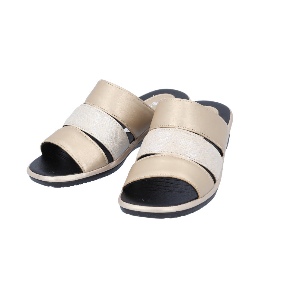 Backyard Family pansy Daily Sandals