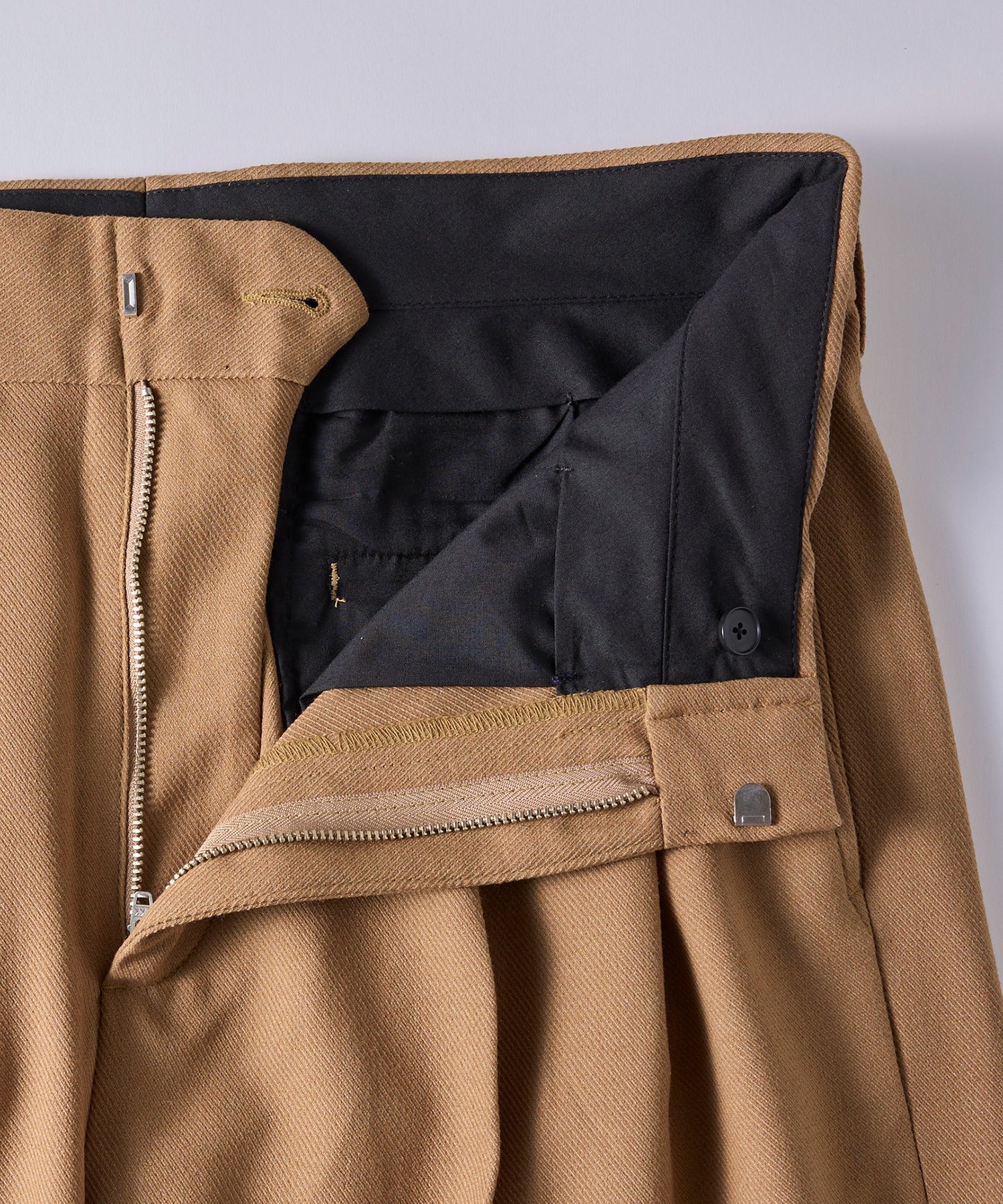 ニュアンス NewAnce High Density Two Pleats Slacks / 高密度ツープリーツスラックスパンツ