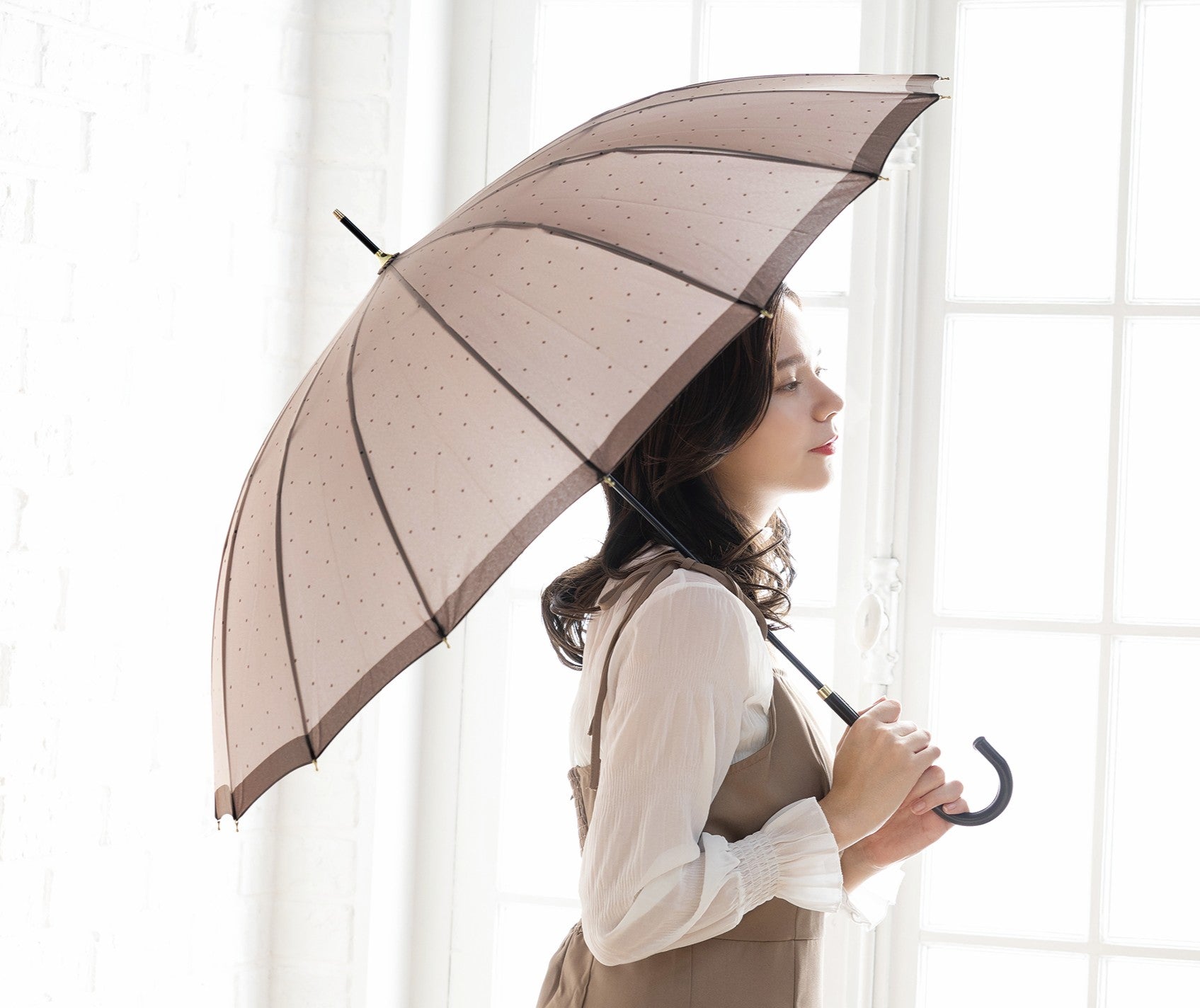 ナチュラルベーシック NaturalBasic 【16本骨ドットバイカラー 雨傘】長傘 16本骨 傘 晴雨兼用 レディース 梅雨 耐風 軽量 （ラテ） ラテ
