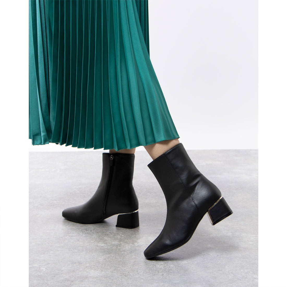 ナチュラルフレックス NATURAL FLEX Unique Chunky Heel Ankle Boots