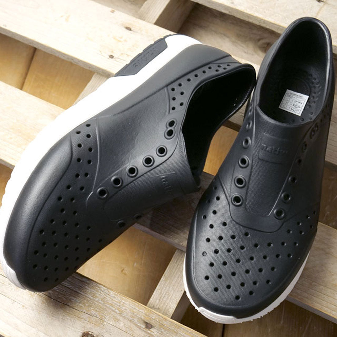 ぶぅこ Native Shoes LENNOX WANDERFOAM JIFFY-BLACK/-SHELL-WHITE [F0000256]