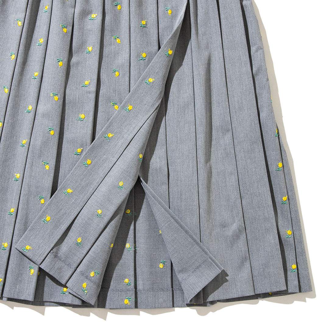 ナオキトミヅカnaokitomizukaReebok skirt&blouson Naokitomizuka Flower Embroidery Pleated Skirt