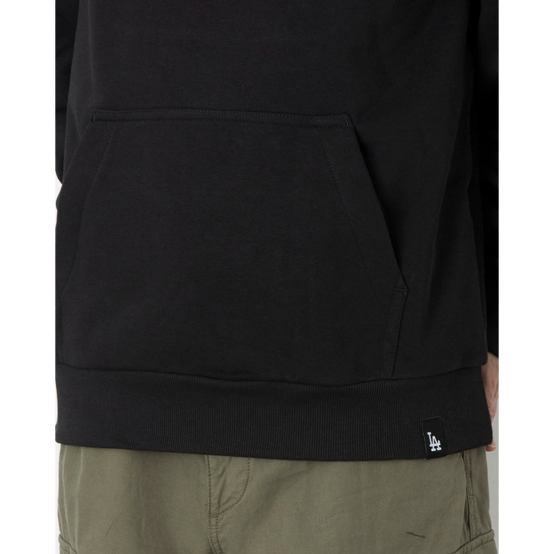 ニューエラ NEW ERA MLB フラッグ グラフィック フーディ パーカー （ブラック） ブラック