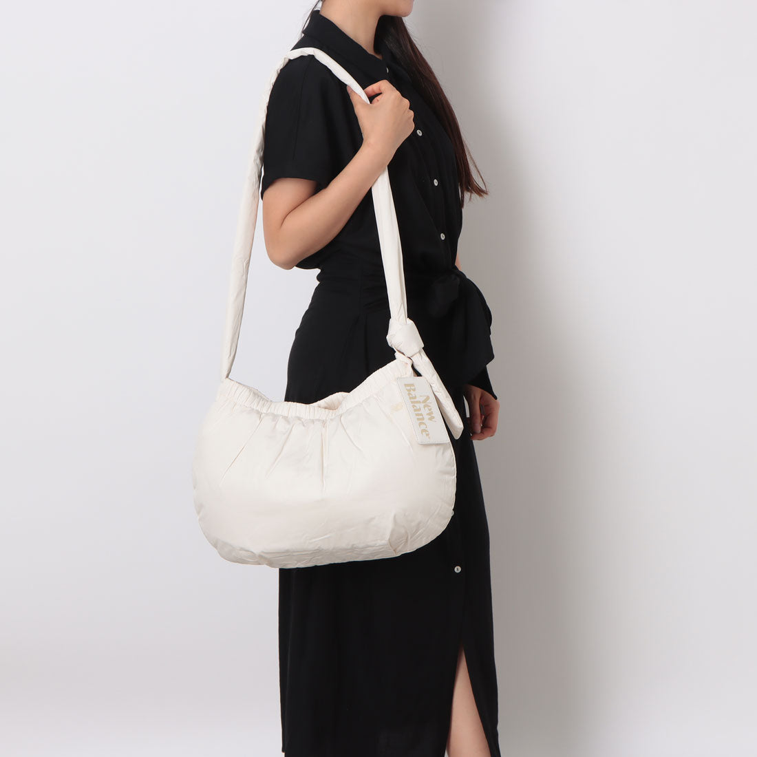 ニューバランス New Balance HALFMOON LARGE BAG ハーフムーン ラージ バッグ ショルダーバッグ （ブラック） ブラック