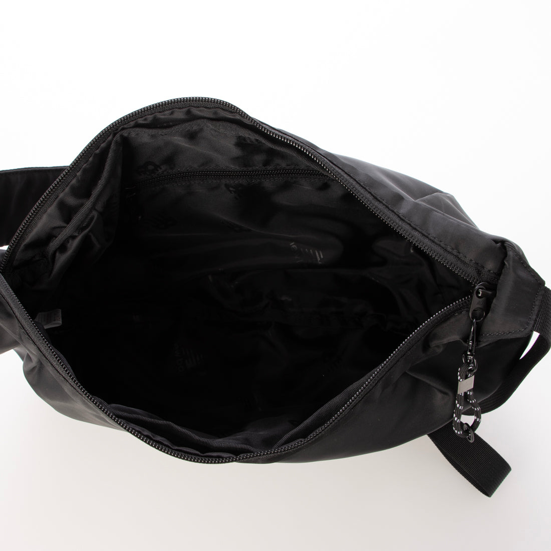New Balance NYLON LIGHT HALF MOON BAG nylon Light Half Moon