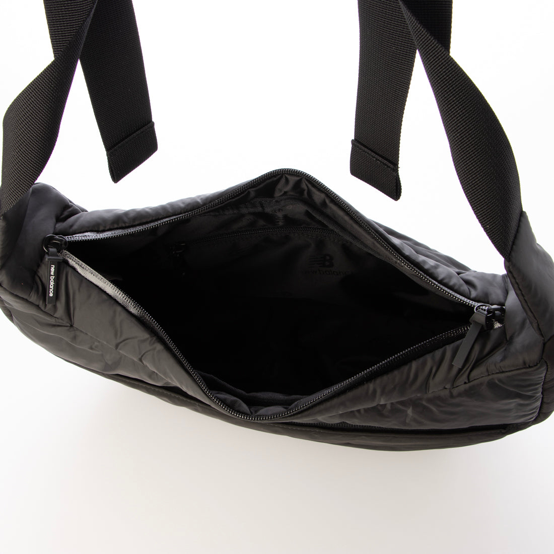 ニューバランス New Balance PUFFER HALF MOON BAG パファー ハーフムーン ショルダー バッグ （ブラック） ブラック