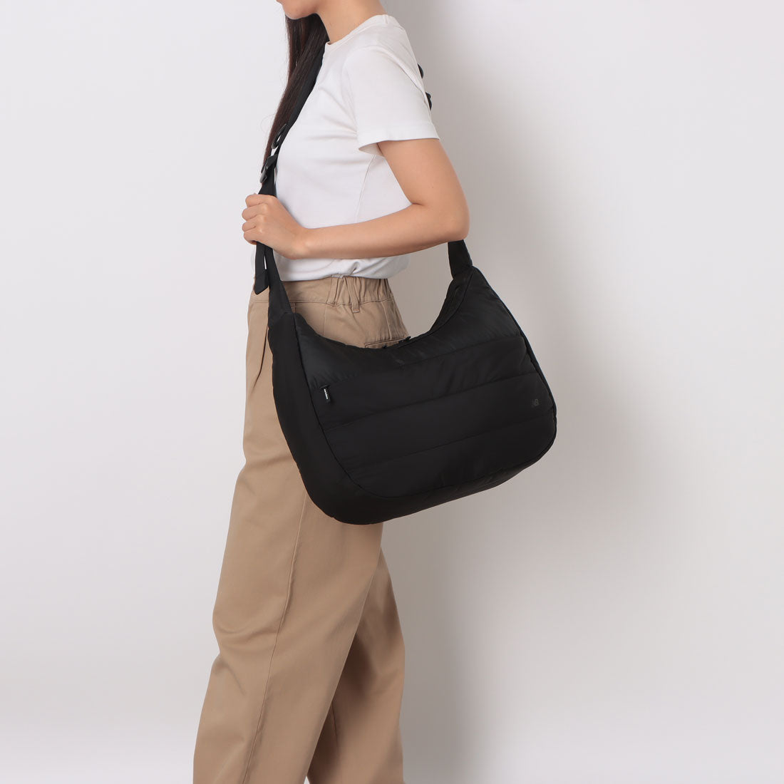 ニューバランス New Balance PUFFER HALF MOON BAG パファー ハーフムーン ショルダー バッグ （ブラック） ブラック