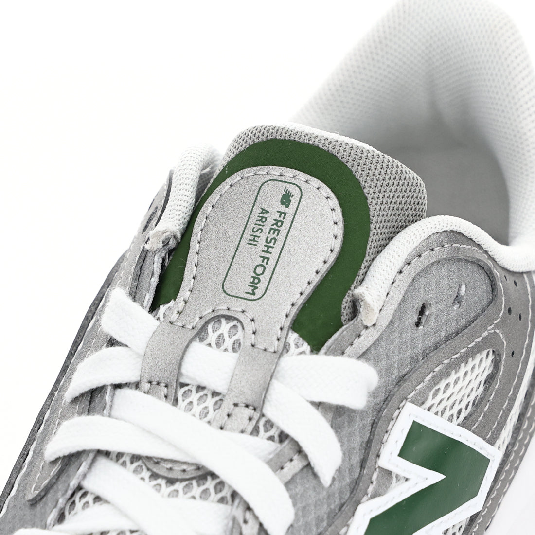 ニューバランス New Balance メンズ スニーカー Fresh Foam Arishi v4 TA4 ランニング トレーニング ウォーキング 運動靴 ジム （シルバー/ホワイト(TA4)） シルバー/ホワイト(TA4)