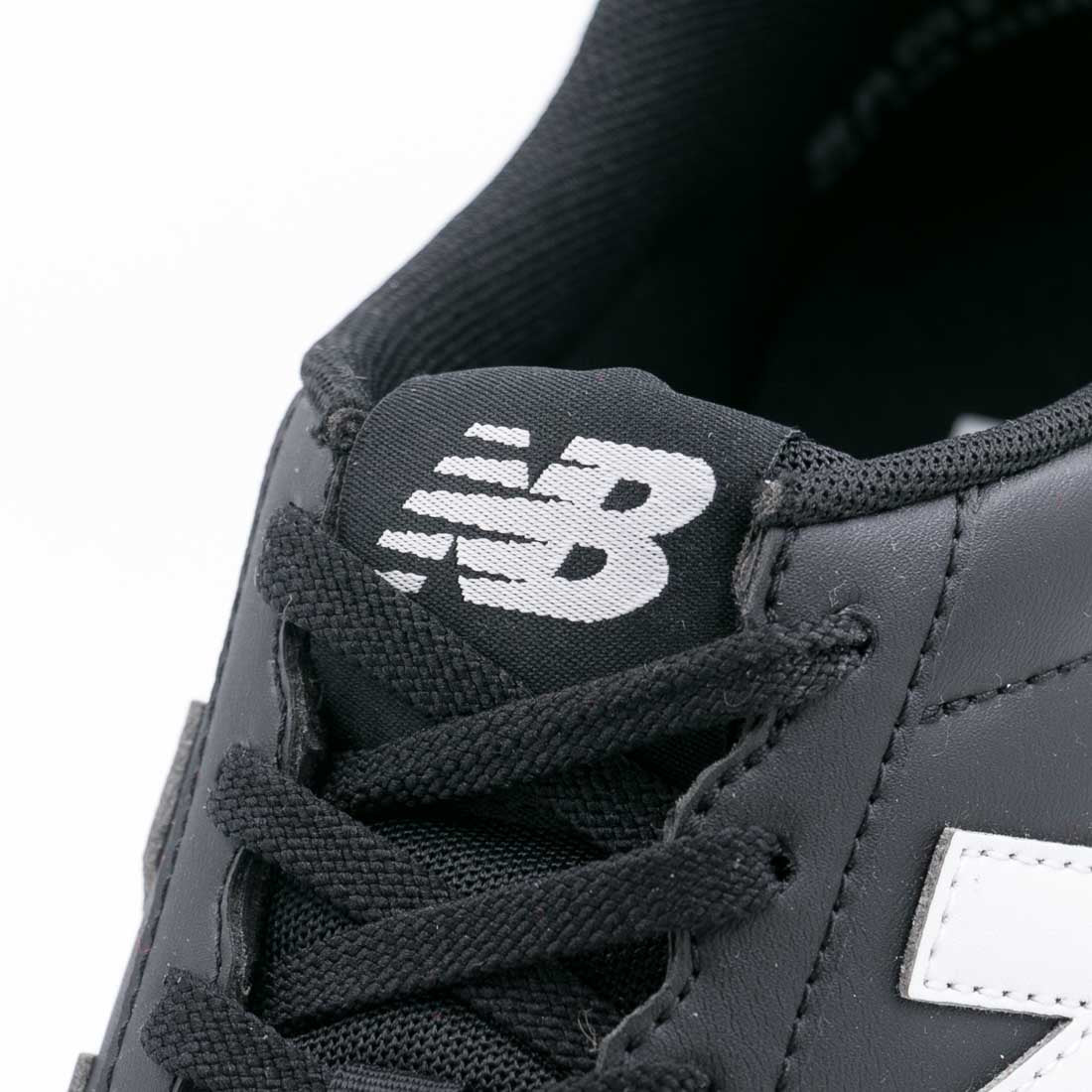 ニューバランス New Balance レディース メンズ スニーカー CT30 SB2 SC2 SA2 軽量 軽い ブラック ホワイト 通学 通勤